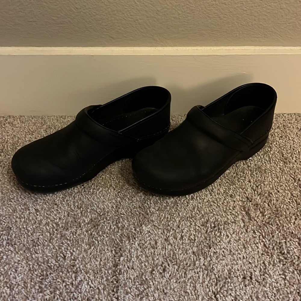 Black Dankso clogs